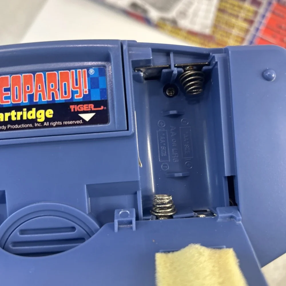 Tiger Electronics Jeopardy‎ Hand Held Game 1995 with Answer Book Tested Read